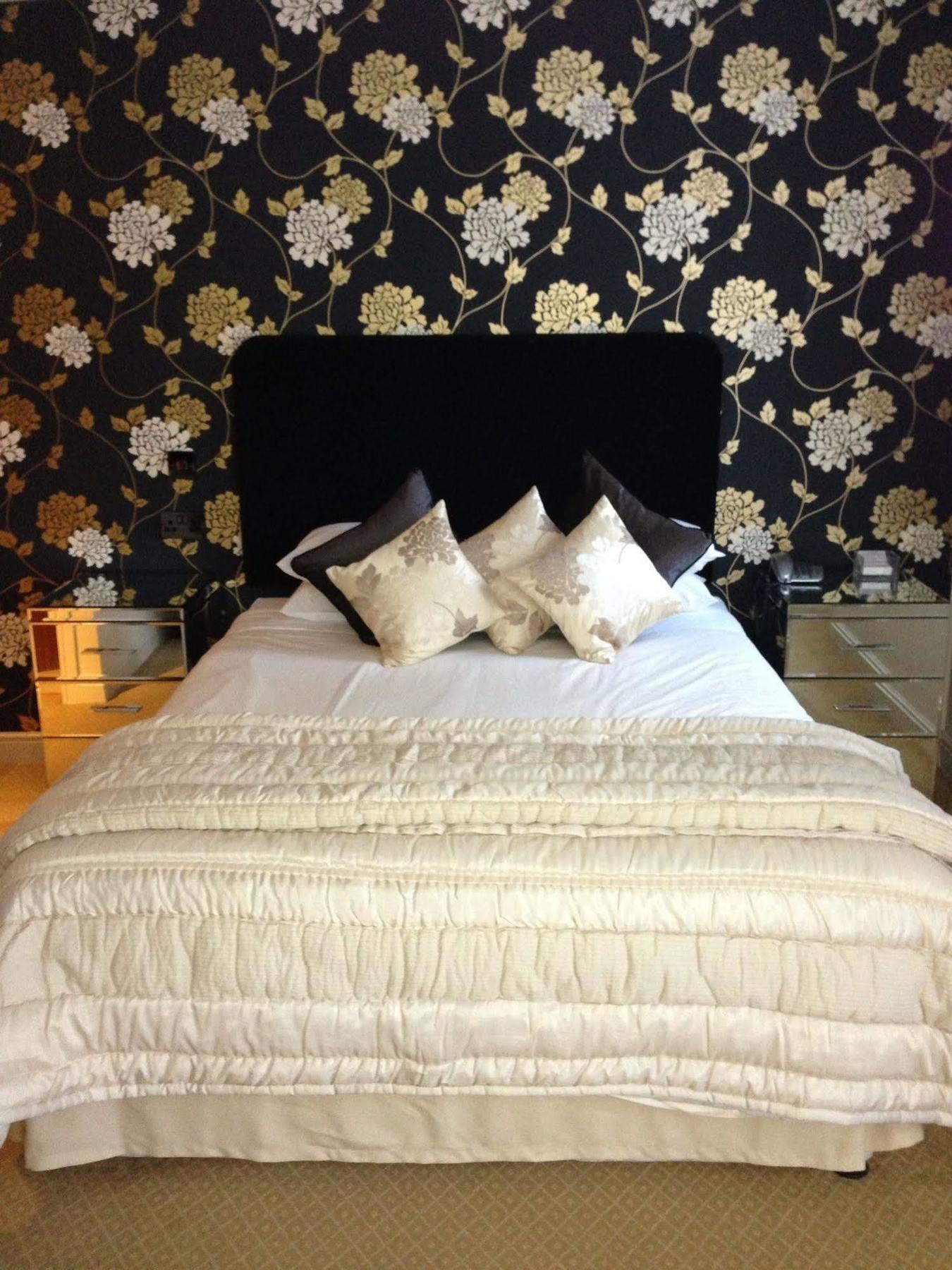 The Bridge Hotel Macclesfield Bagian luar foto