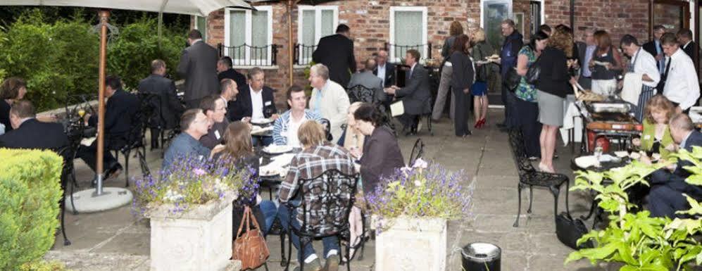 The Bridge Hotel Macclesfield Bagian luar foto